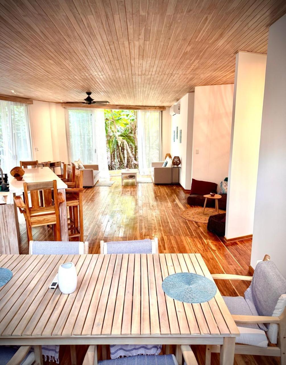 Iluminar Beachfront Suites Nosara Phòng bức ảnh
